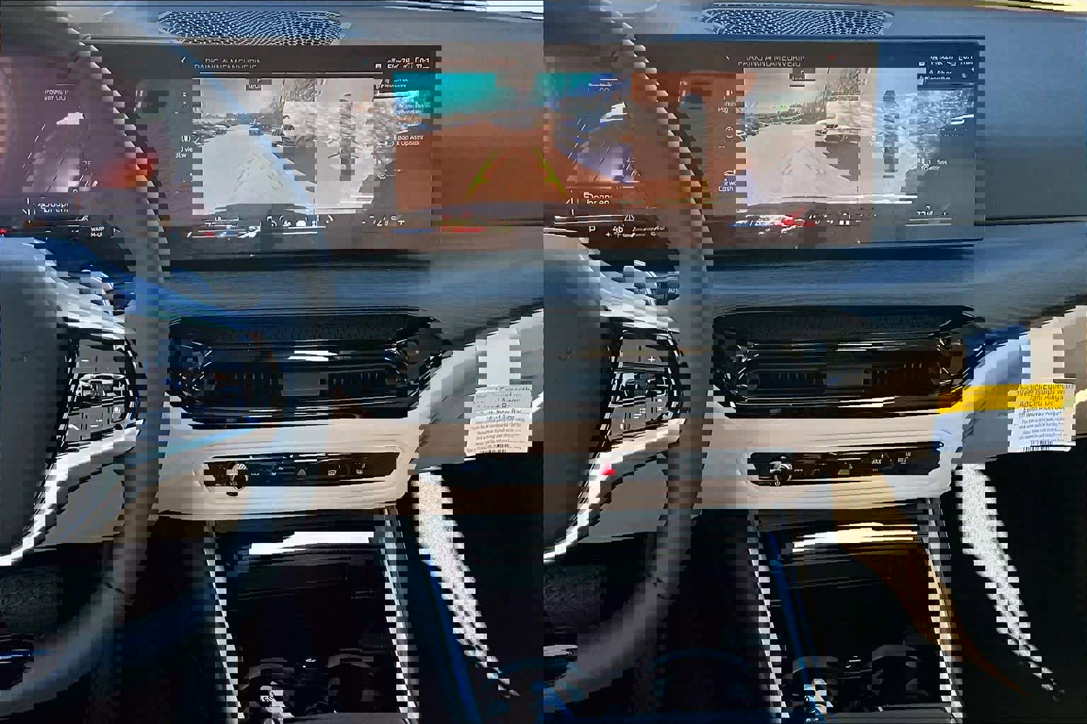 Used 2026 BMW 330i xDrive Sedan w/ Convenience Package AWD/4WD image 6