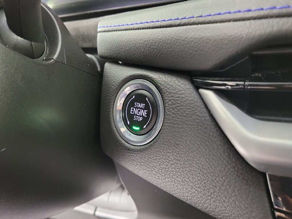 Used 2024 Cadillac XT4 Sport w/ Technology Package FWD image 32