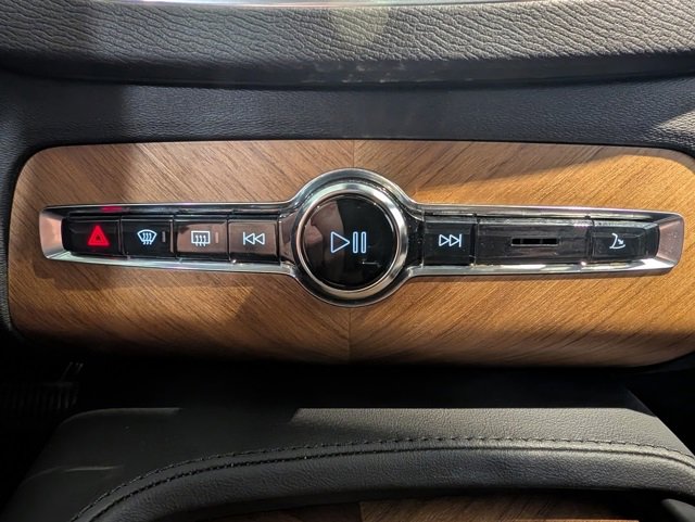 Used 2023 Volvo XC90 B6 Plus w/ Protection Package image 22