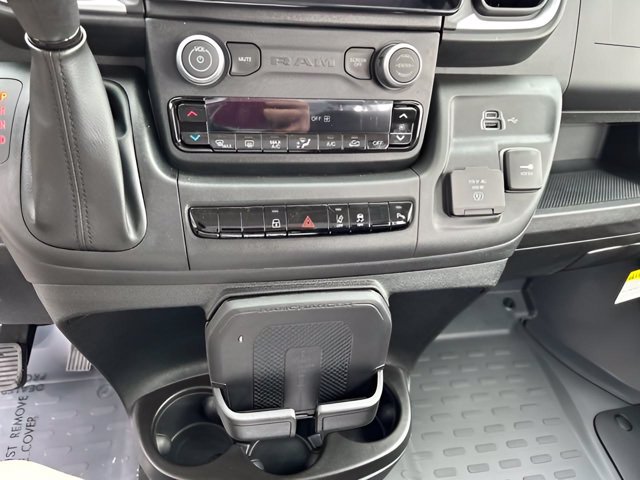 New 2024 RAM ProMaster 3500 w/ Leather Interior Group FWD image 17