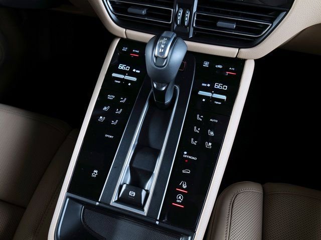 New 2025 Porsche Macan image 18