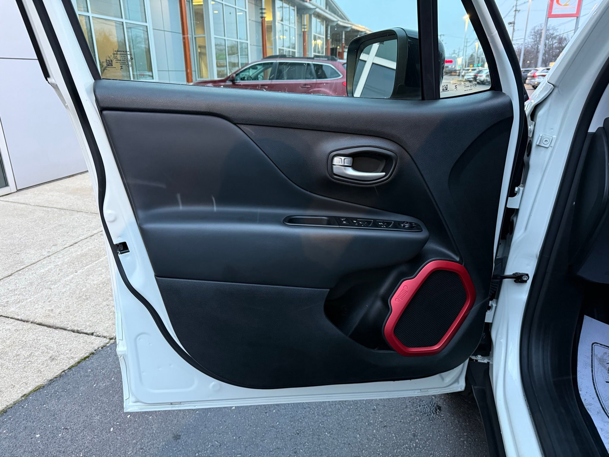 Used 2023 Jeep Renegade Trailhawk image 40