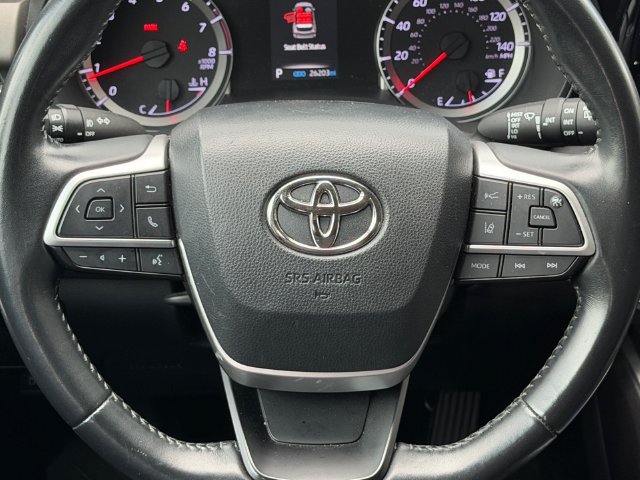 Used 2022 Toyota Highlander LE FWD image 13