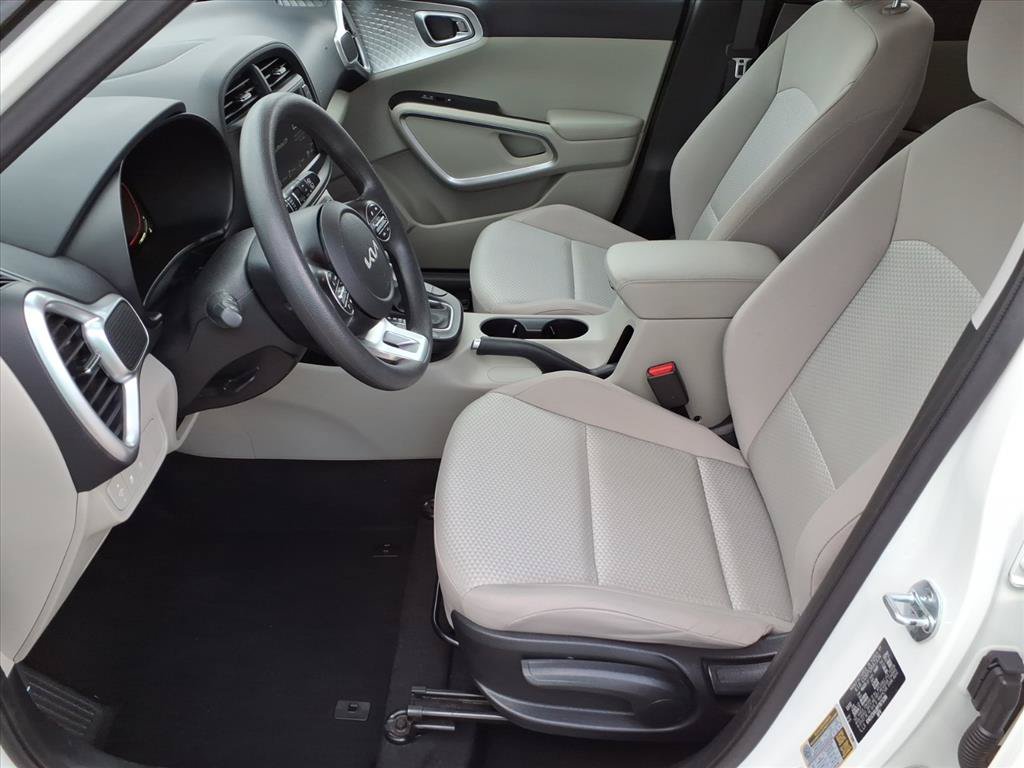 Used 2023 Kia Soul LX FWD image 12