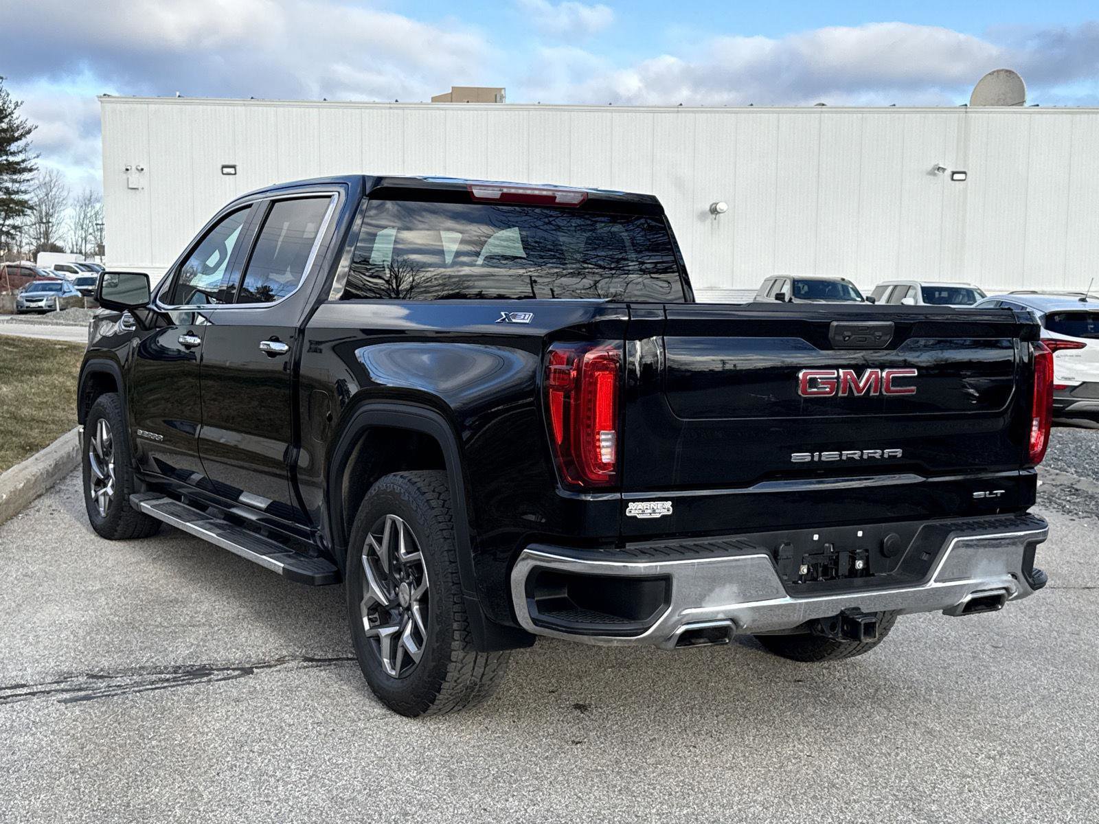 Used 2022 GMC Sierra 1500 SLT w/ SLT Premium Package image 4