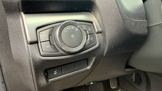 Used 2018 Ford Explorer XLT w/ Equipment Group 202A AWD/4WD image 12