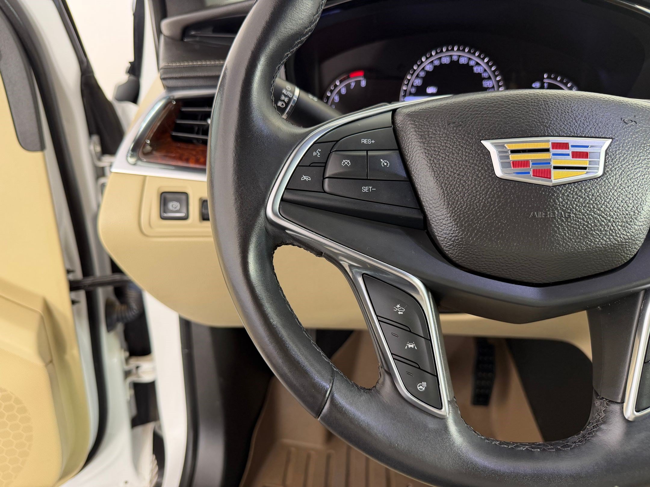 Used 2017 Cadillac XT5 Premium Luxury w/ Driver Assist Package FWD image 16