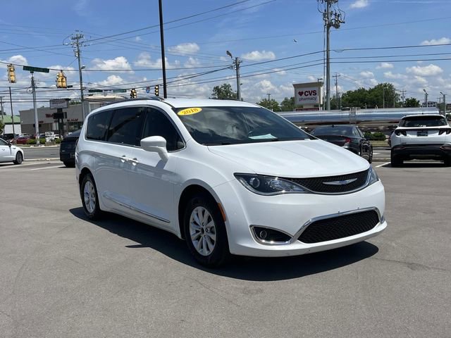Used 2018 Chrysler Pacifica Touring-L FWD image 3