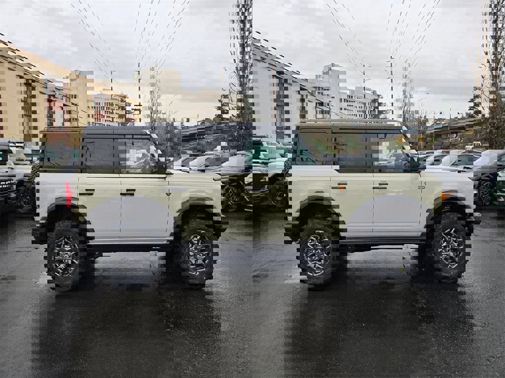 New 2025 Ford Bronco Badlands image 4