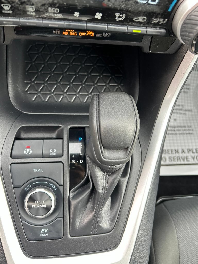 Used 2025 Toyota RAV4 XLE AWD/4WD image 27
