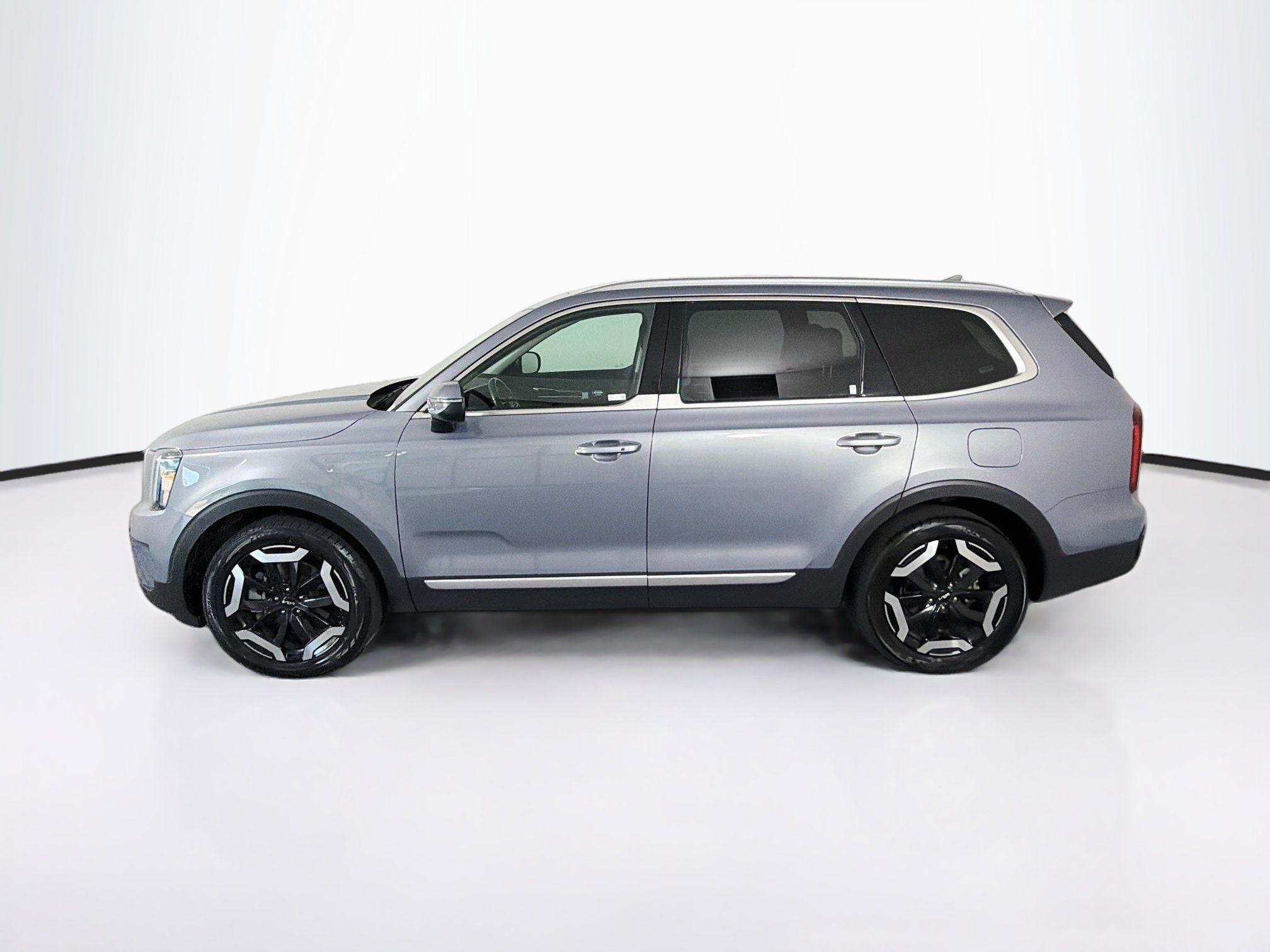 Used 2025 Kia Telluride S FWD image 4