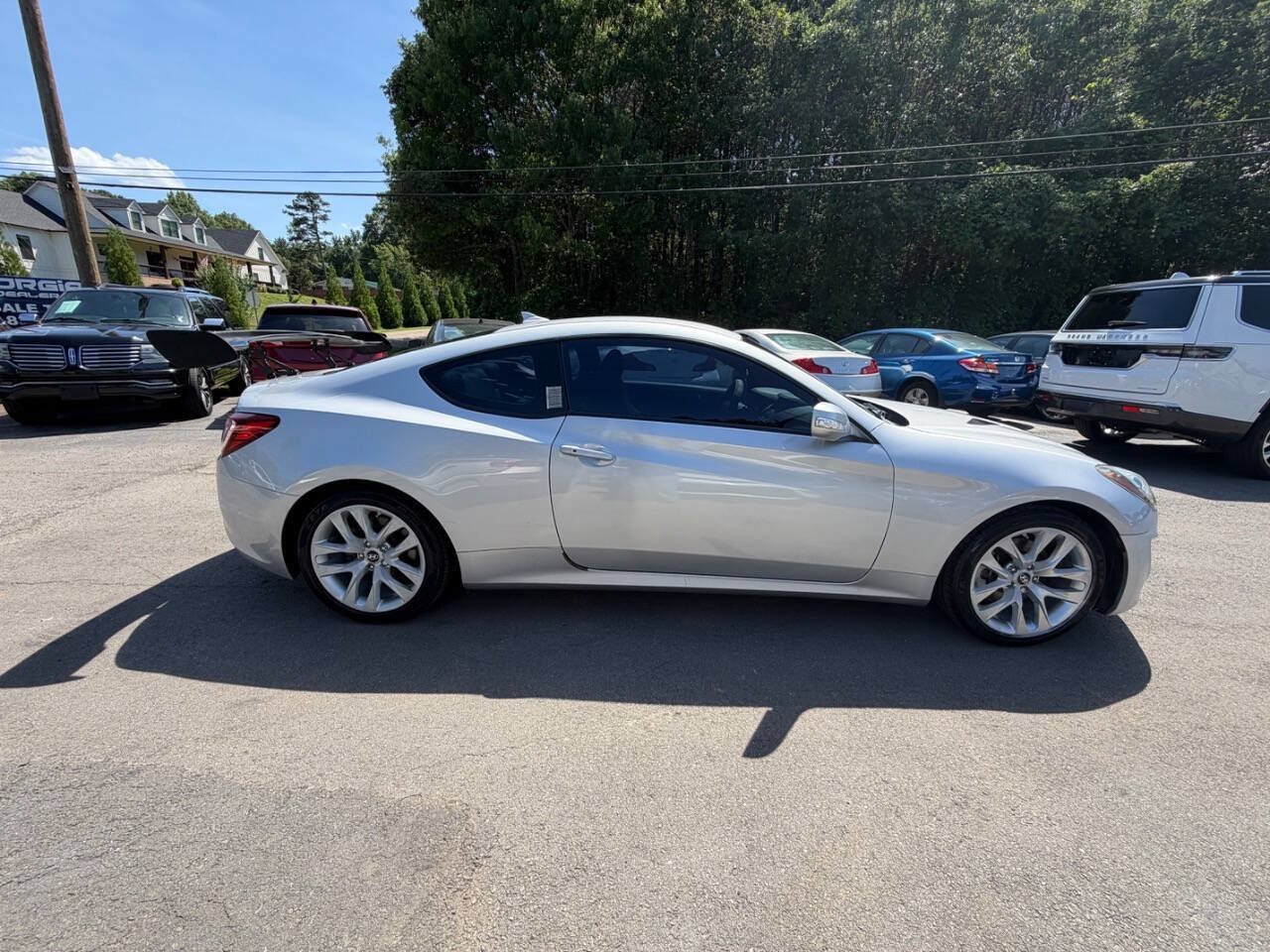 Used 2015 Hyundai Genesis 3.8 RWD image 4