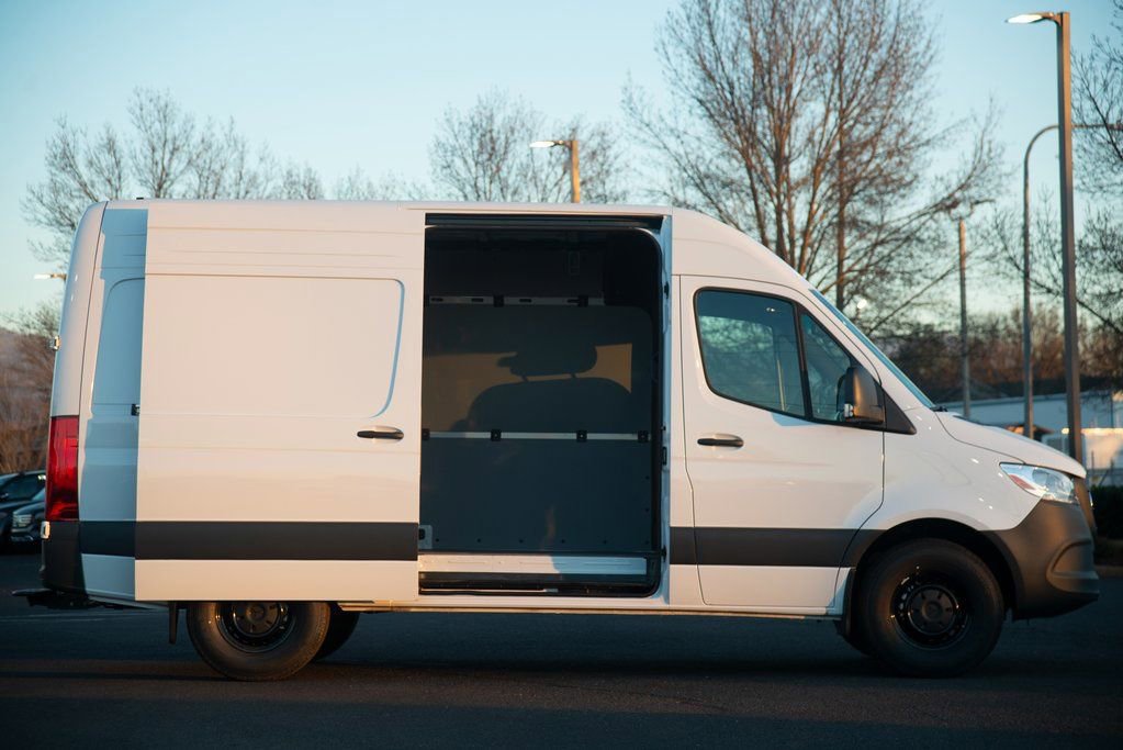 Used 2025 Mercedes-Benz Sprinter 2500 image 7