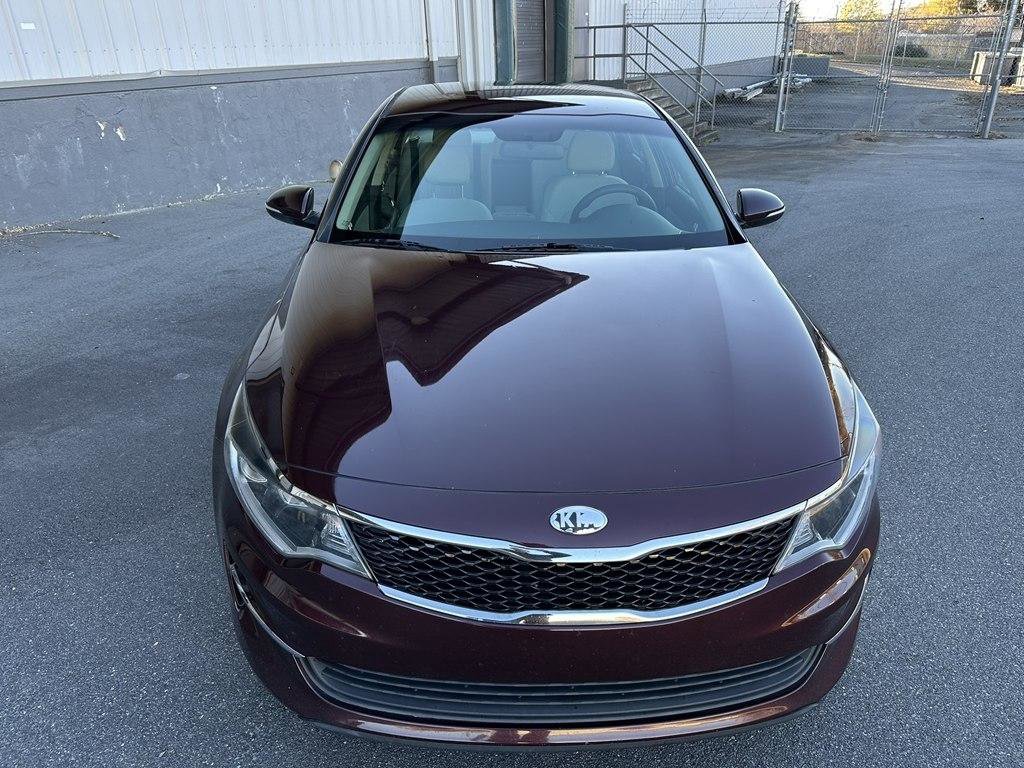 Used 2018 Kia Optima LX w/ 17" Alloy Wheels Package FWD image 9