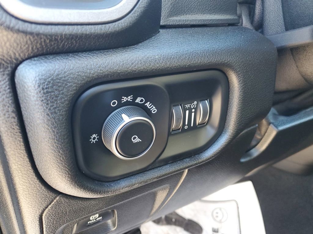 Used 2019 RAM 1500 Tradesman w/ SXT Appearance Group image 8