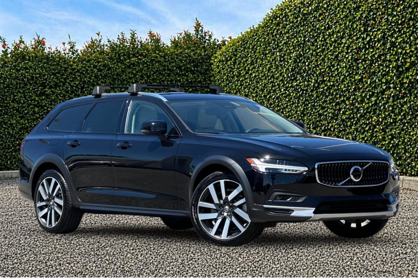 Used 2025 Volvo V90 B6 Cross Country Ultra