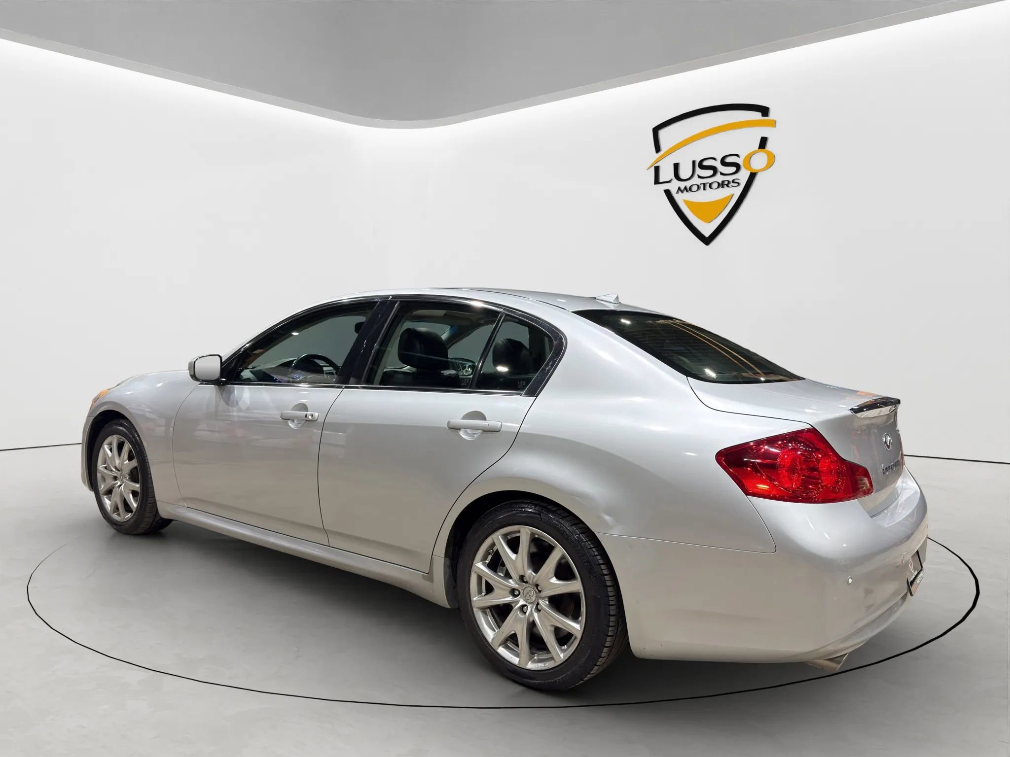 Used 2013 INFINITI G37 Journey w/ Premium Pkg image 3