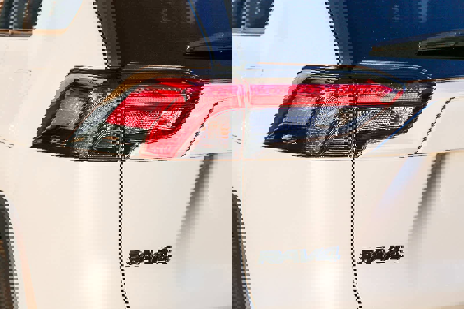 Used 2023 Toyota RAV4 XLE Premium image 9