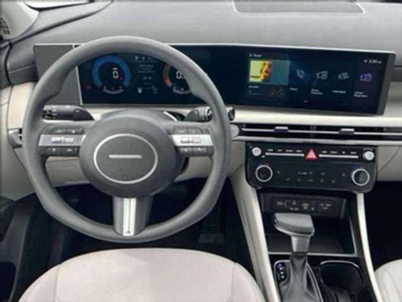 Used 2025 Hyundai Tucson SEL image 13