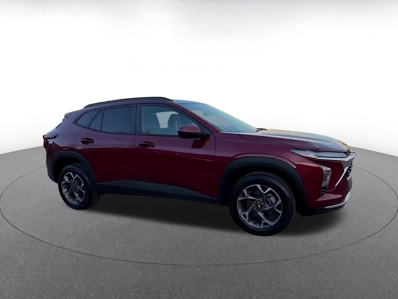 Used 2025 Chevrolet Trax LT image 2