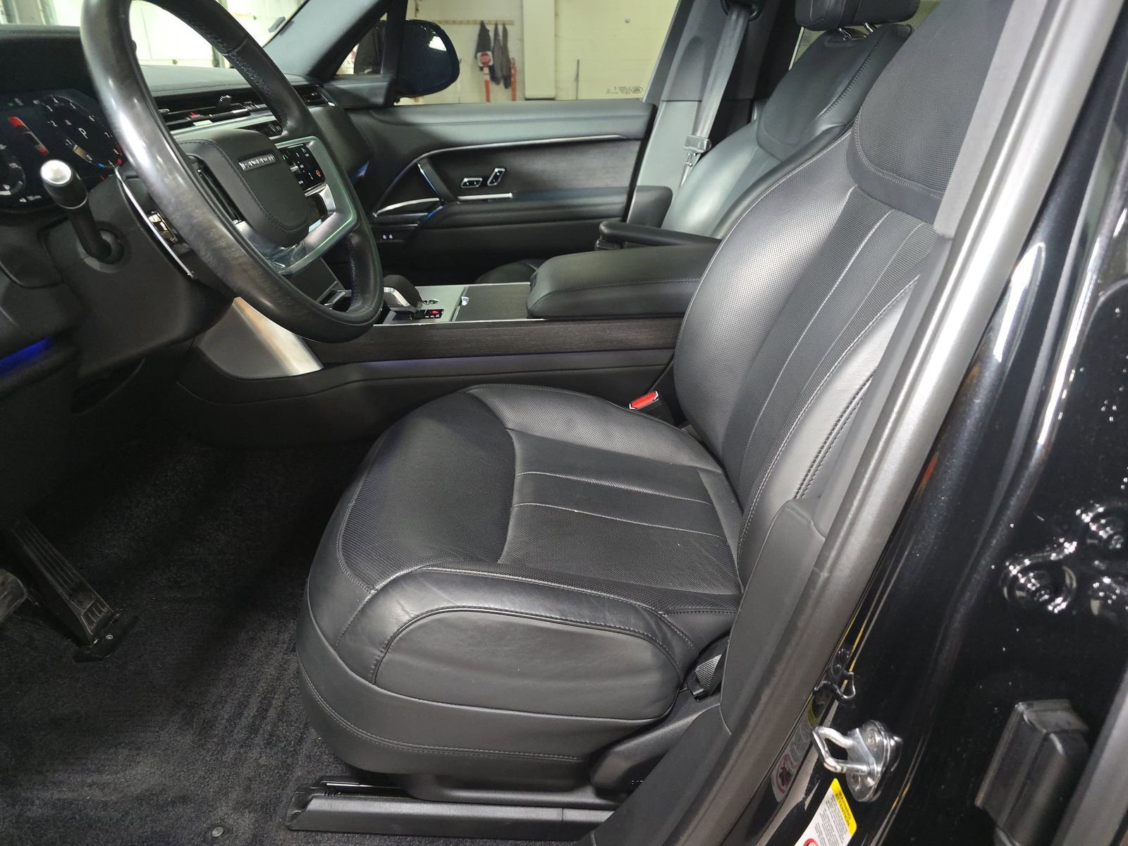 Used 2024 Land Rover Range Rover SE image 5