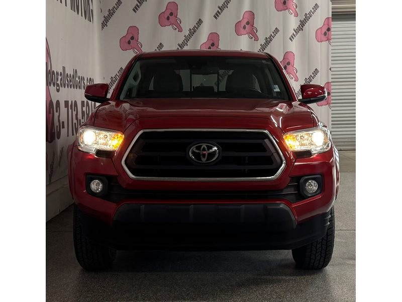 Used 2022 Toyota Tacoma SR5 w/ Technology Package image 5
