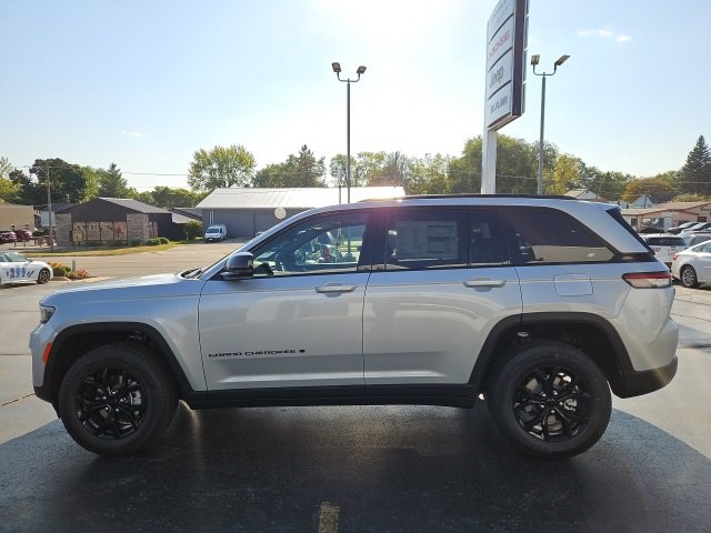 New 2025 Jeep Grand Cherokee Altitude image 6