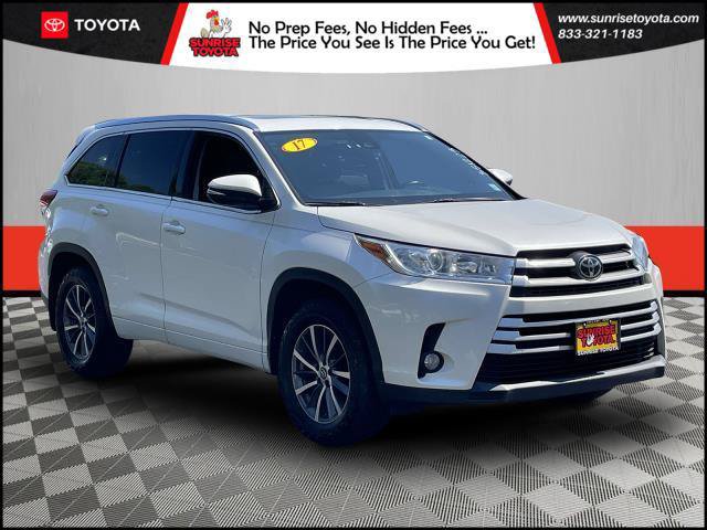 Certified 2017 Toyota Highlander XLE w/ Carpet Mat Package AWD/4WD image 1