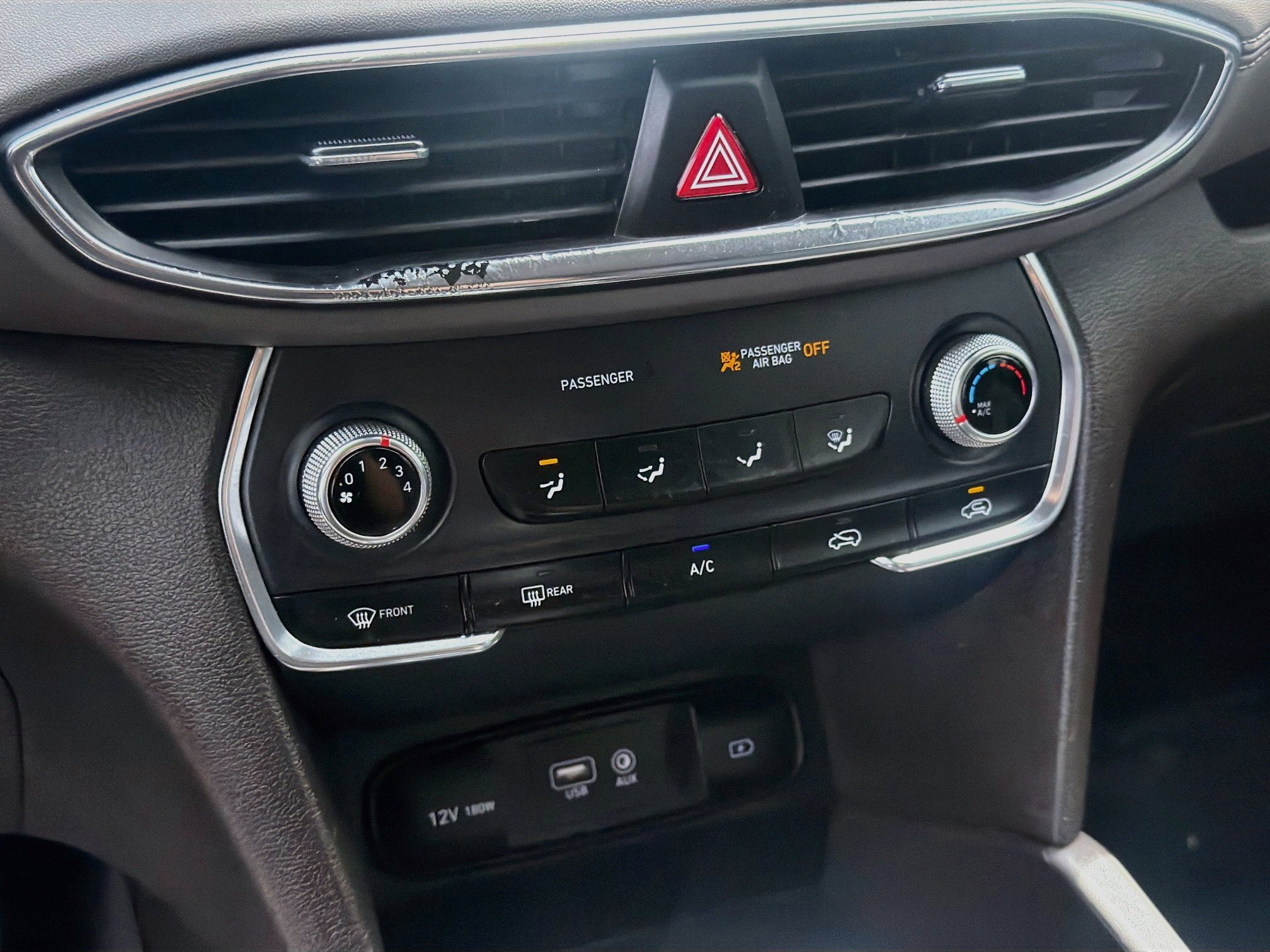Used 2020 Hyundai Santa Fe SE FWD image 12