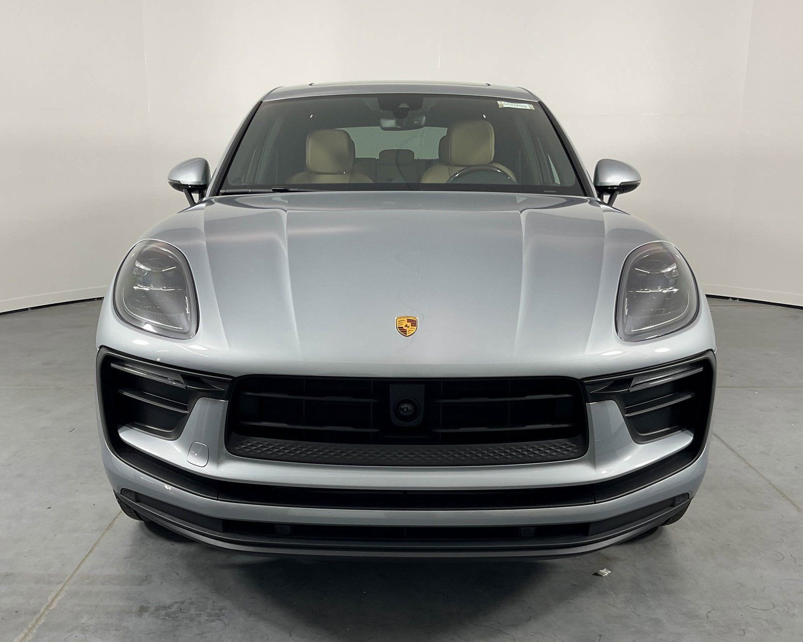 Certified 2025 Porsche Macan image 10