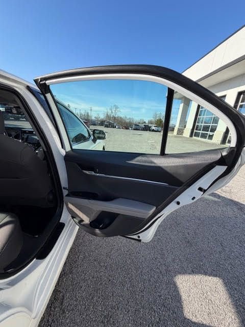 Used 2020 Toyota Camry LE w/ Convenience Package image 12