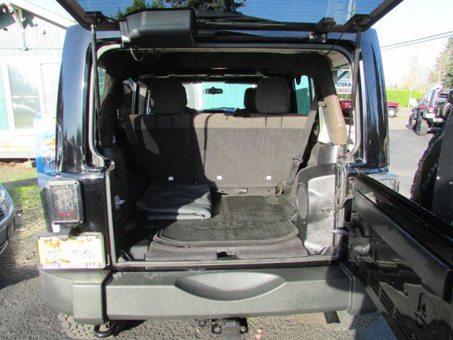 Used 2012 Jeep Wrangler Unlimited Sahara AWD/4WD image 15