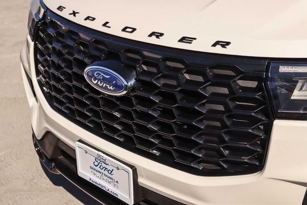 Certified 2025 Ford Explorer ST-Line RWD image 8