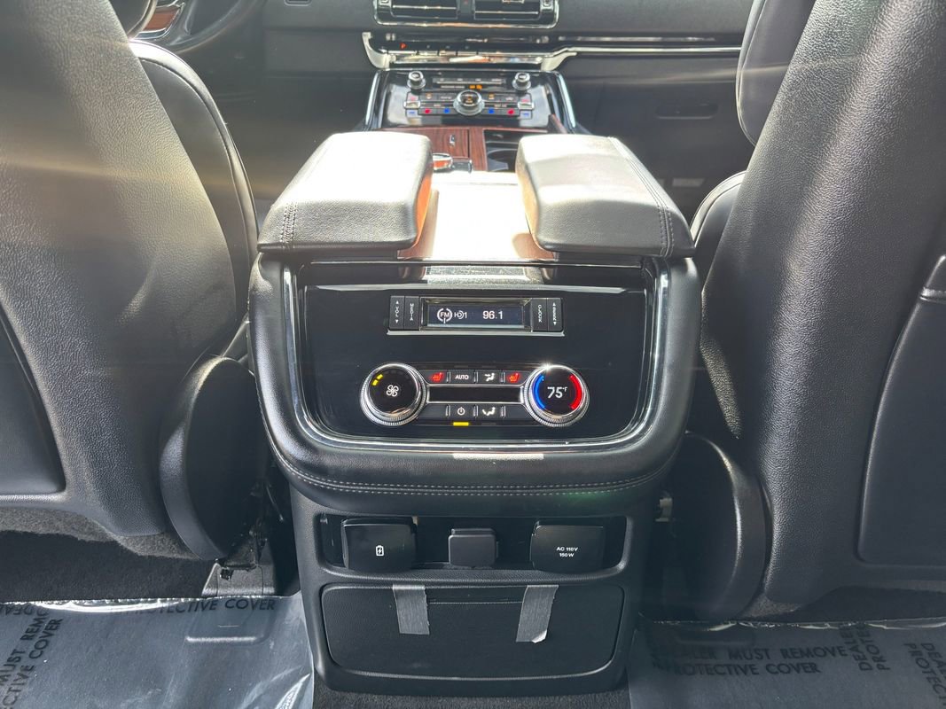 Used 2019 Lincoln Navigator Reserve image 28