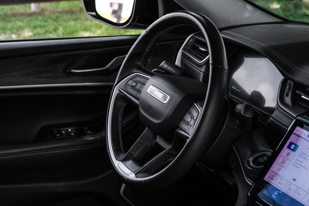 Used 2022 Jeep Grand Cherokee L Limited RWD image 25