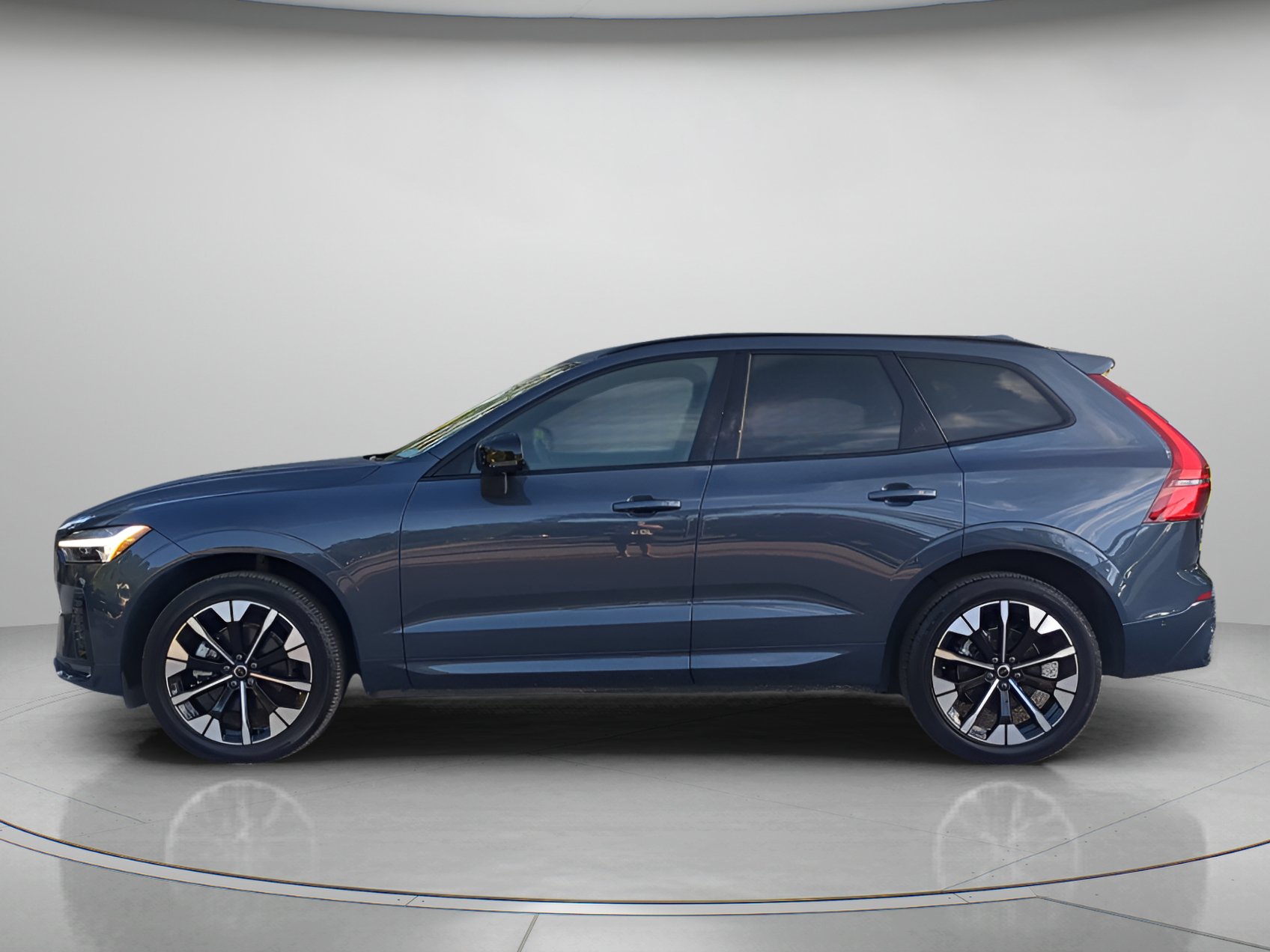 Used 2026 Volvo XC60 B5 Plus AWD/4WD image 43