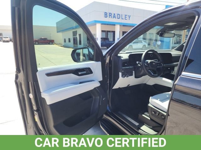 Used 2025 Chevrolet Suburban Premier w/ Sun And Tow Package AWD/4WD image 22