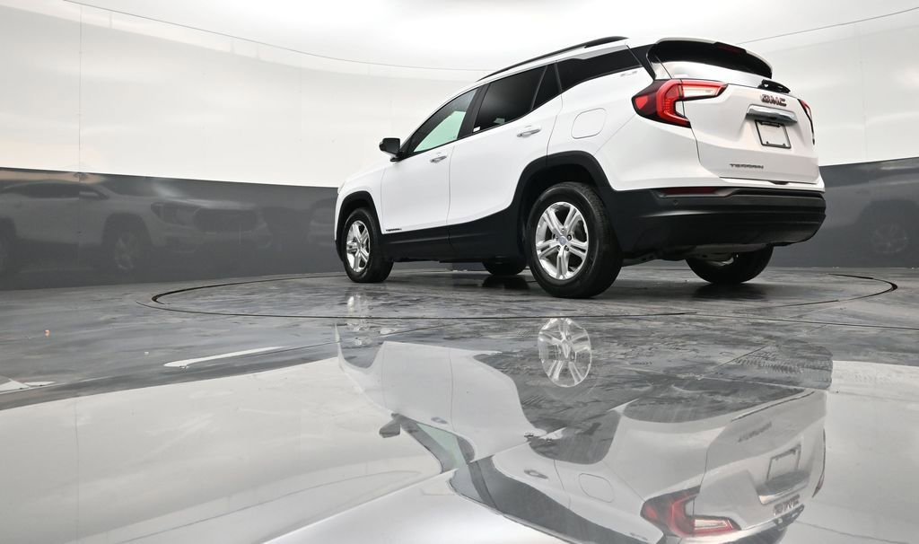 Used 2023 GMC Terrain SLE w/ Driver Convenience Package image 23