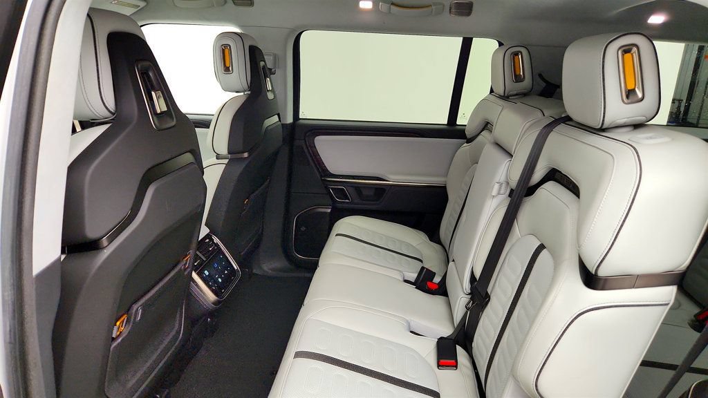 Used 2024 Rivian R1S Adventure AWD/4WD image 21