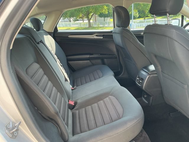 Used 2017 Ford Fusion SE w/ Fusion SE Technology Package FWD image 28