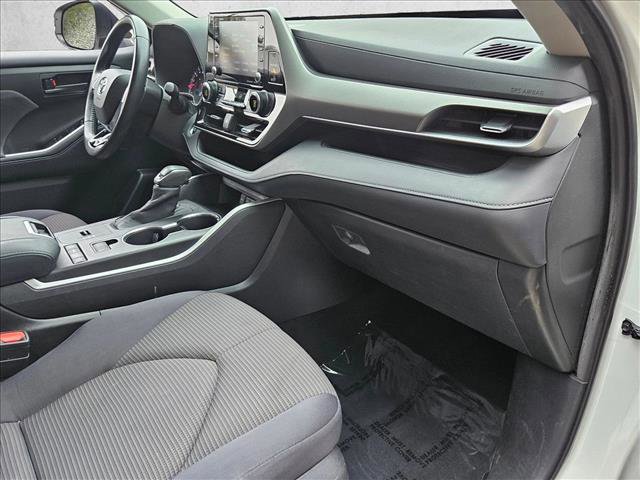 Used 2020 Toyota Highlander LE image 16