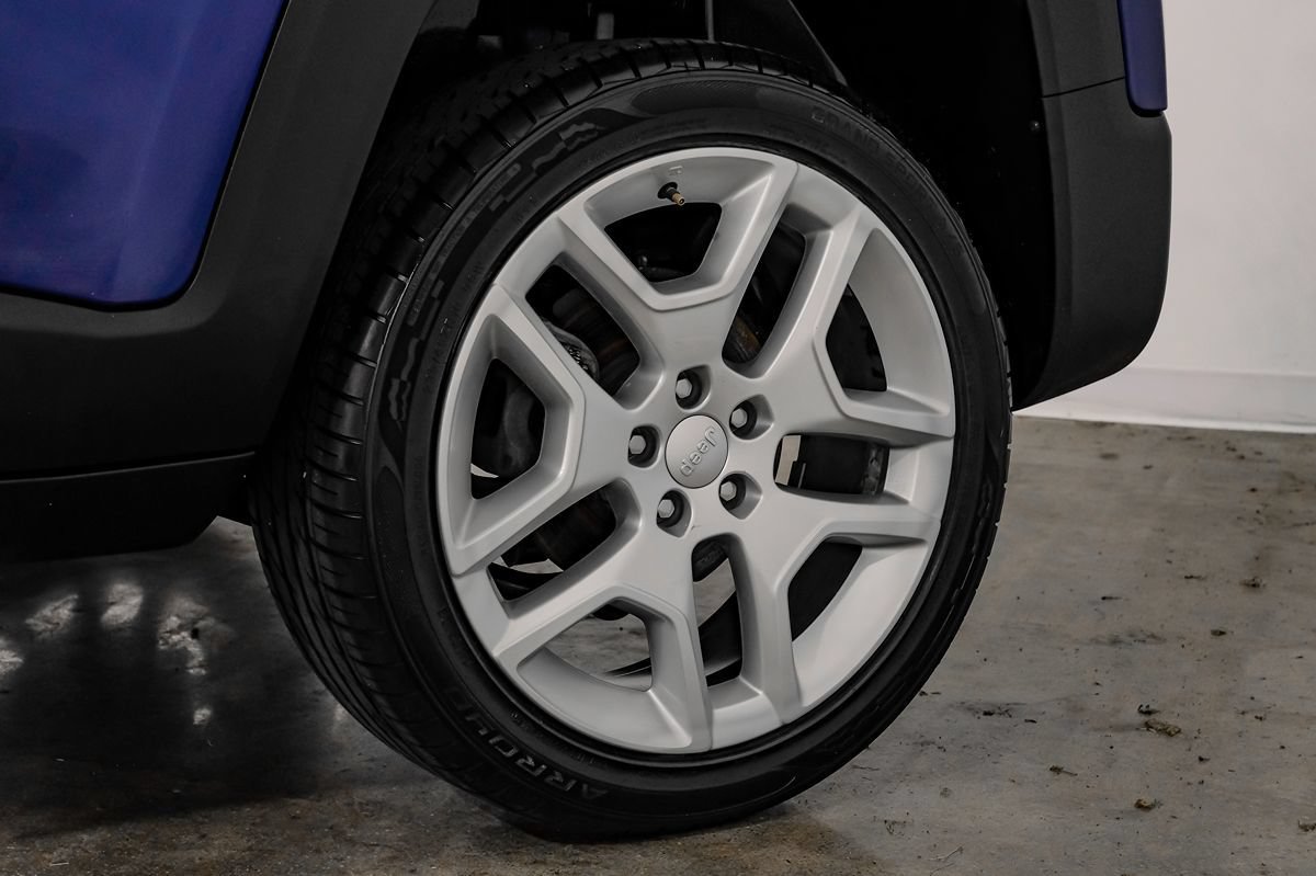 Used 2021 Jeep Renegade Latitude AWD/4WD image 45
