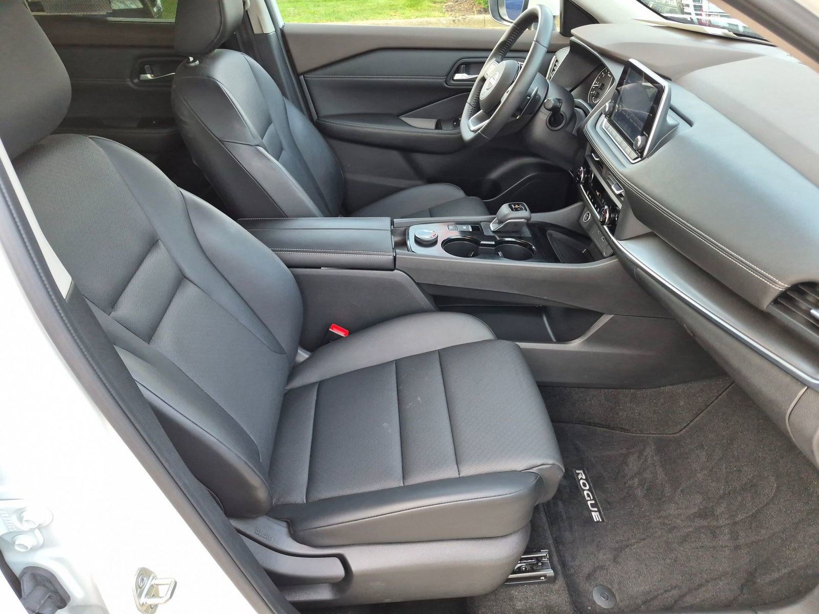 Certified 2023 Nissan Rogue SV w/ SV Premium B Package AWD/4WD image 36