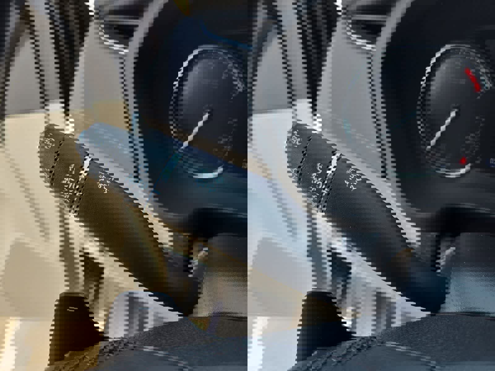 Used 2022 Cadillac XT4 Premium Luxury w/ Enhanced Visibility Package image 25