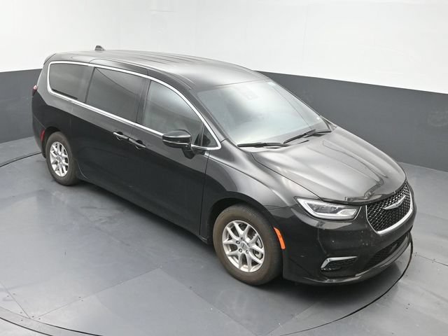 Used 2025 Chrysler Pacifica Select FWD image 37