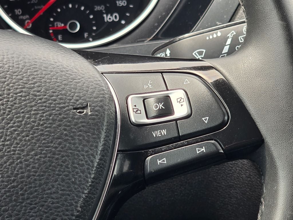 Used 2020 Volkswagen Tiguan SE FWD image 18