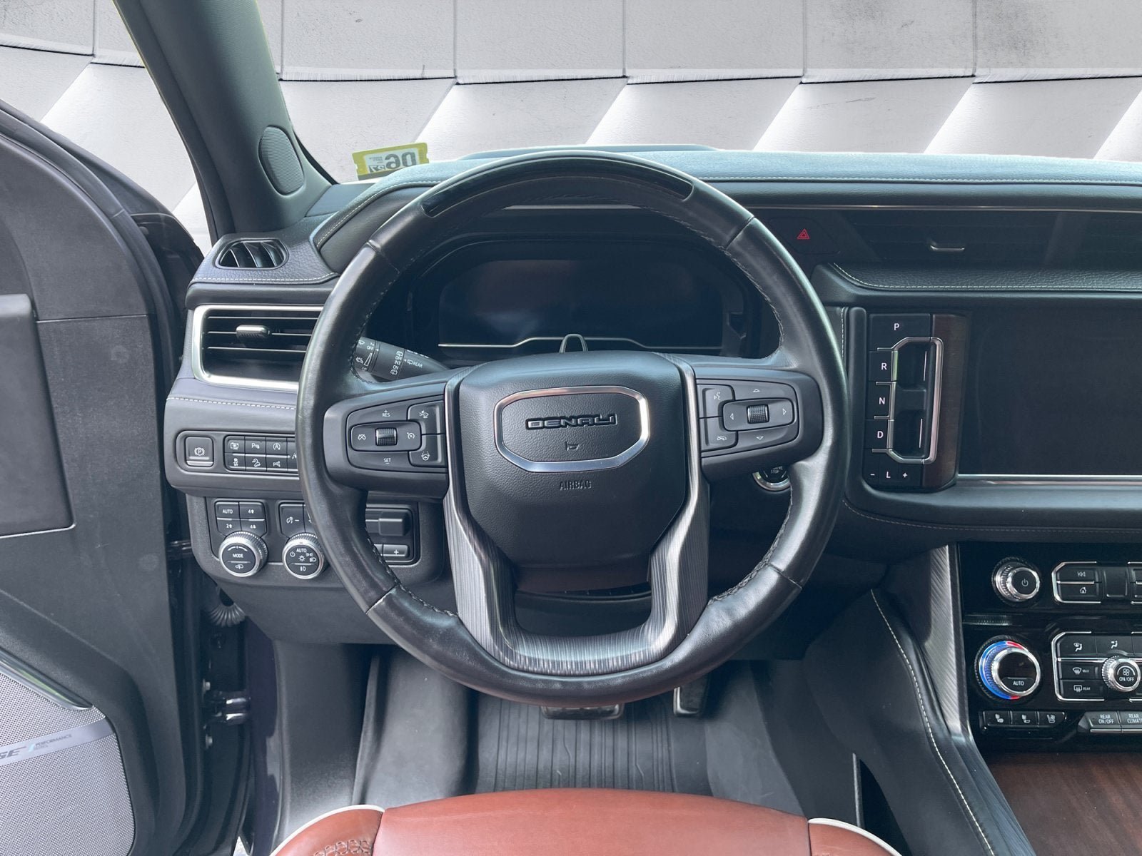 Used 2023 GMC Yukon Denali Ultimate w/ LPO, Floor Liner Package AWD/4WD image 30