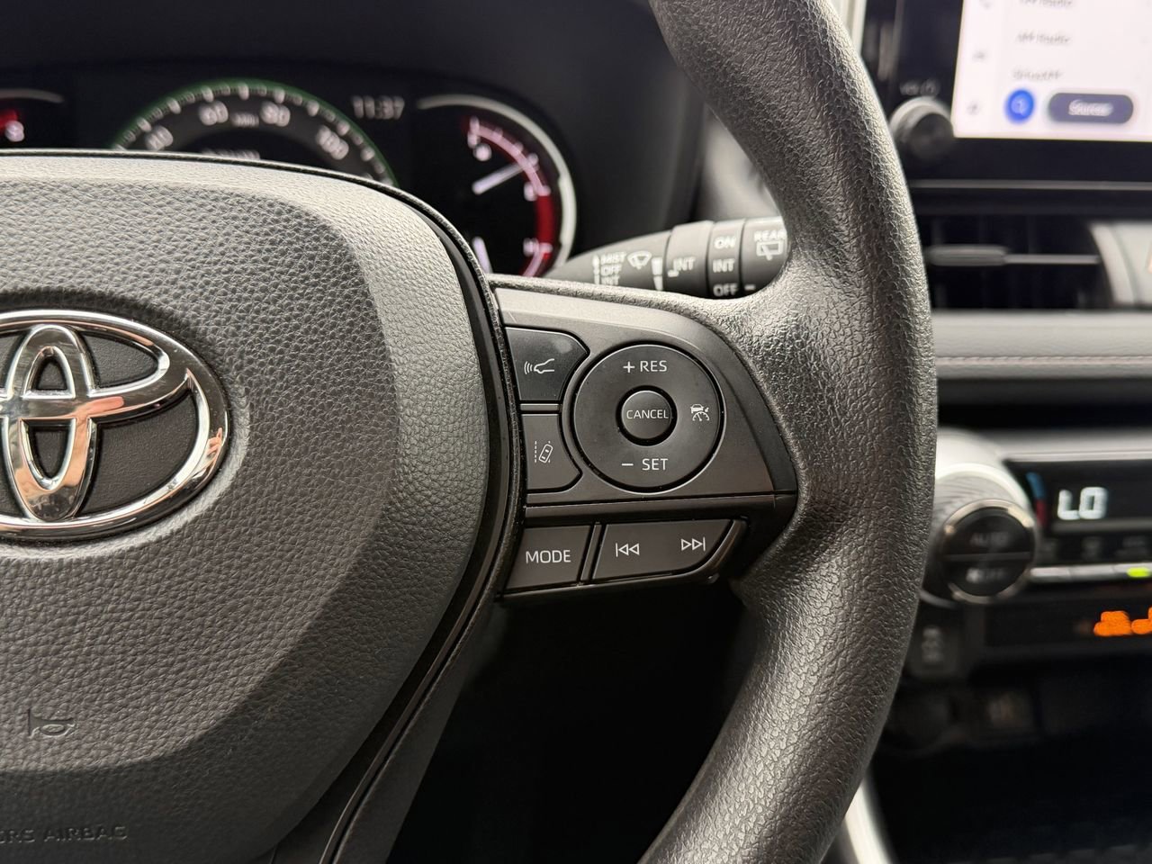 Used 2025 Toyota RAV4 XLE FWD image 17
