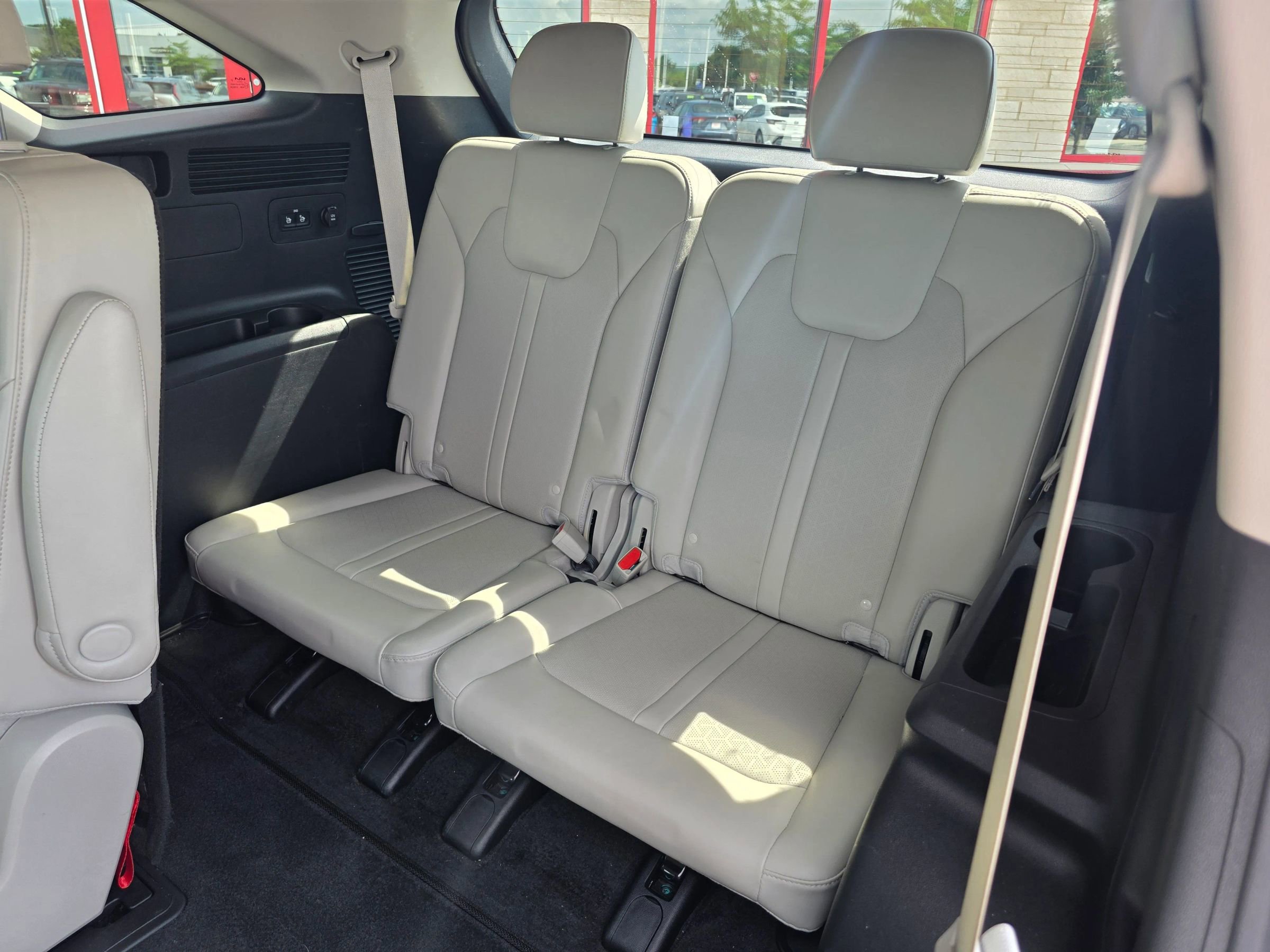 Used 2023 Kia Sorento SX image 11