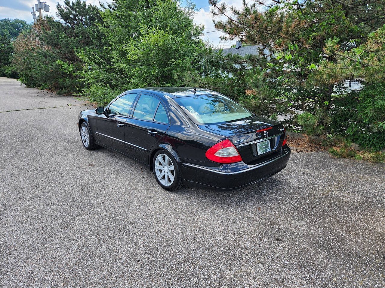 Used 2009 Mercedes-Benz E 350 4MATIC Sedan image 4